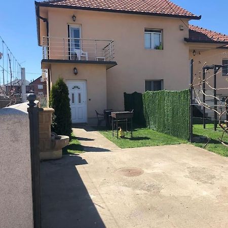 2Br Airport Accommodation W/Free Private Parking Ledine Экстерьер фото