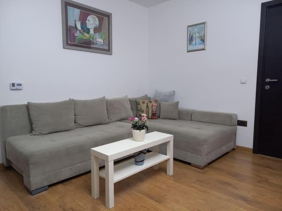 2Br Airport Accommodation W/Free Private Parking Ledine Экстерьер фото