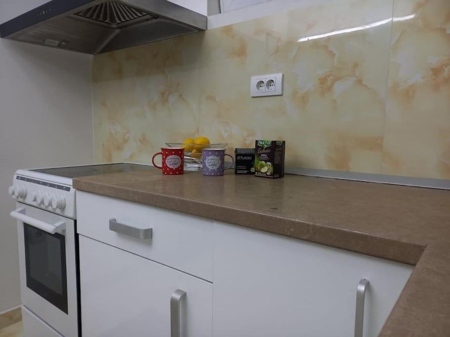 2Br Airport Accommodation W/Free Private Parking Ledine Экстерьер фото