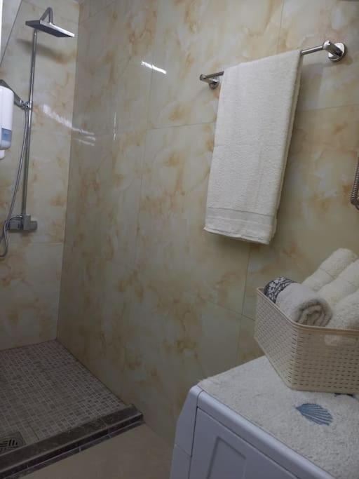 2Br Airport Accommodation W/Free Private Parking Ledine Экстерьер фото