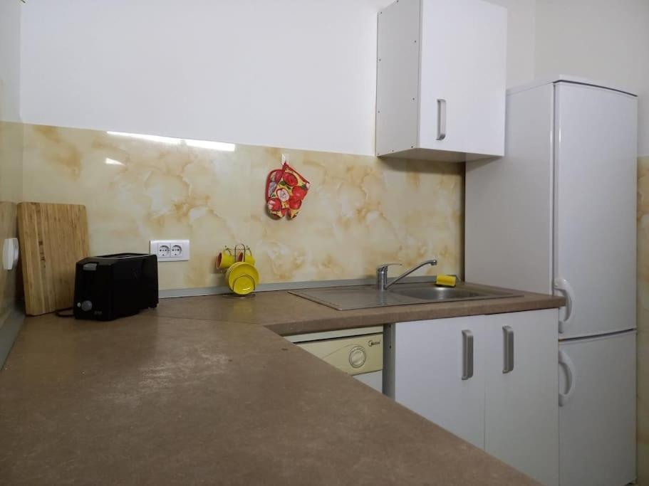 2Br Airport Accommodation W/Free Private Parking Ledine Экстерьер фото